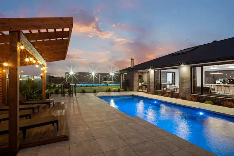 1 Vantage Court, Cardigan VIC 3352