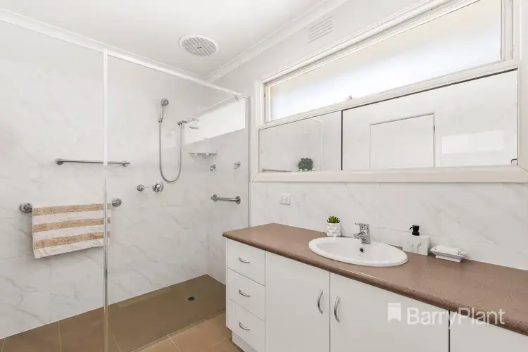 Fifth view of Homely house listing, 2 Pavey Court, Macleod VIC 3085