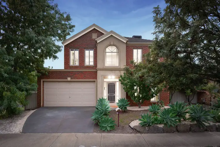 10 Braelands Close, Caroline Springs VIC 3023