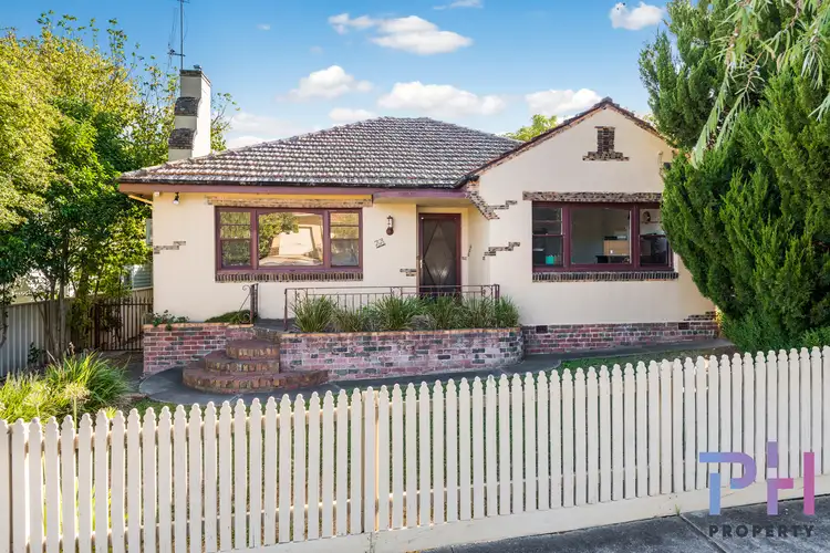 33 Hammer Street, Flora Hill VIC 3550
