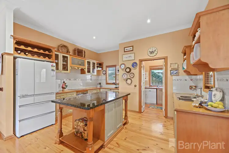 Sixth view of Homely house listing, 10 Amber Court, Drouin VIC 3818