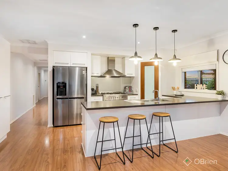 60 Diamond Parade, Skye VIC 3977