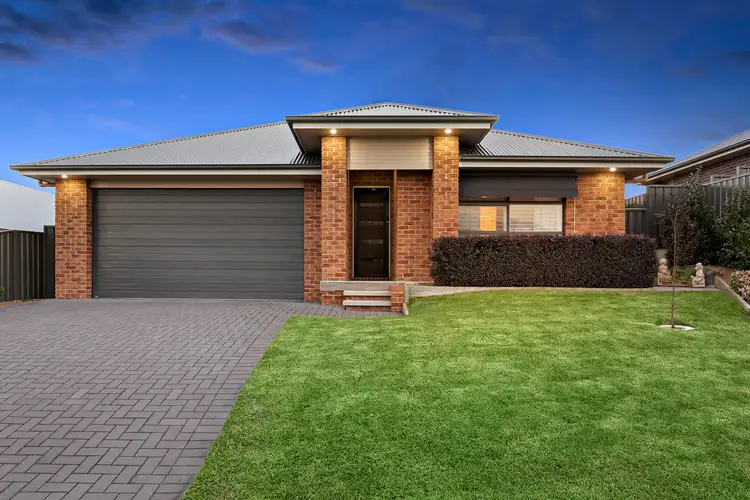 2 Perly Grove, Cameron Park NSW 2285
