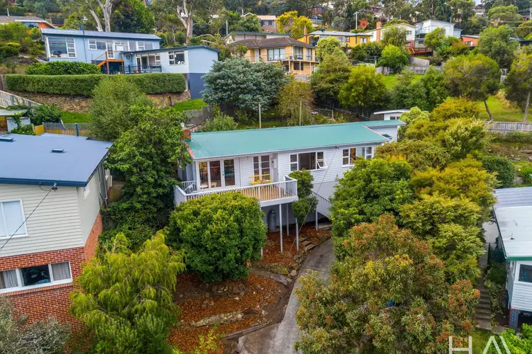 99 Malunna Road, Lindisfarne TAS 7015