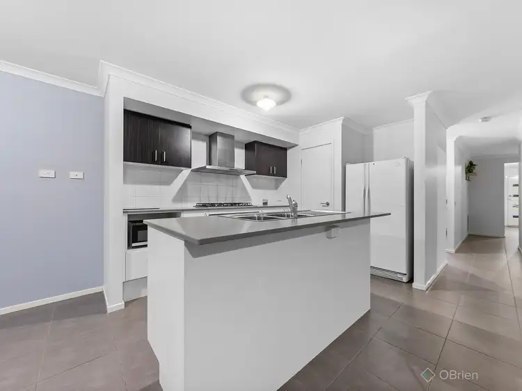 Sixth view of Homely house listing, 10 Kosciuszko Circuit, Clyde VIC 3978