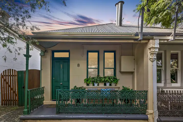 8 Carrington Street