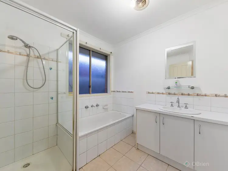 Fifth view of Homely house listing, 10 Luxor Court, Cranbourne VIC 3977