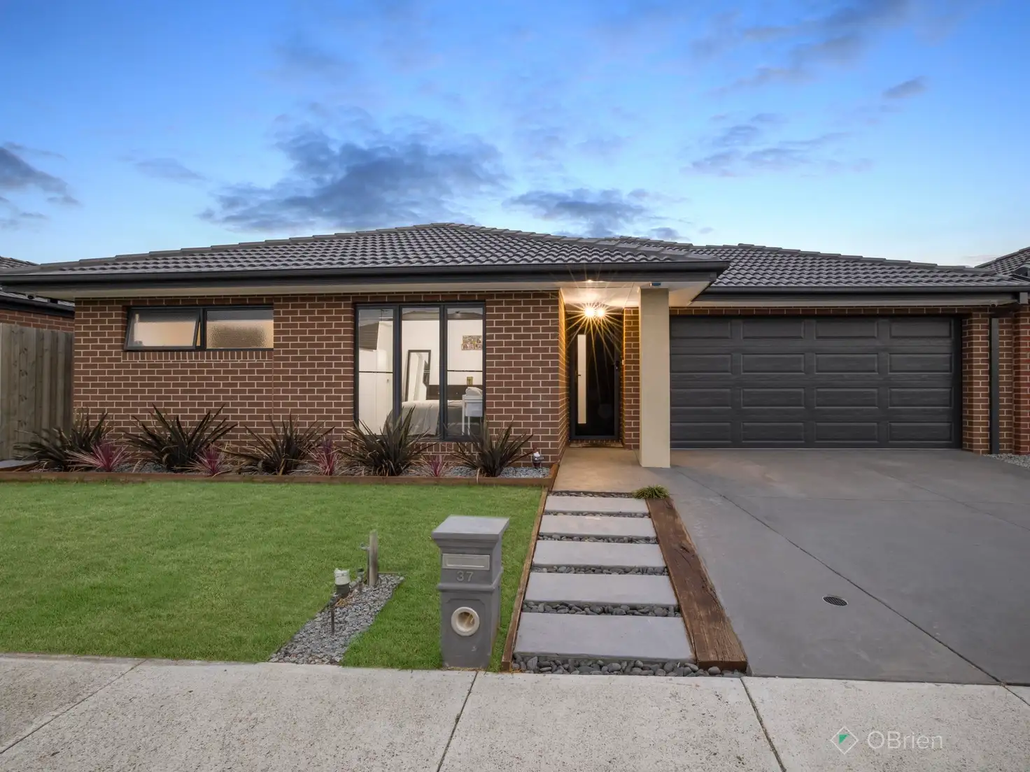 Main view of Homely house listing, 37 Sandstone Circuit, Carrum Downs VIC 3201