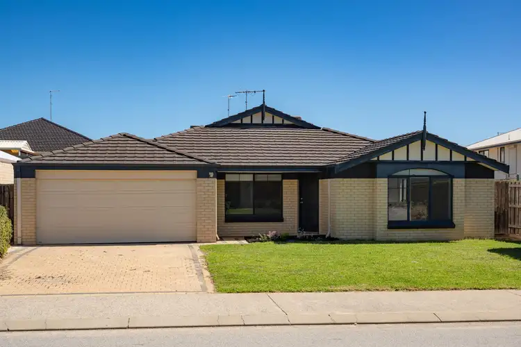 4 Quandong Parkway, Halls Head WA 6210