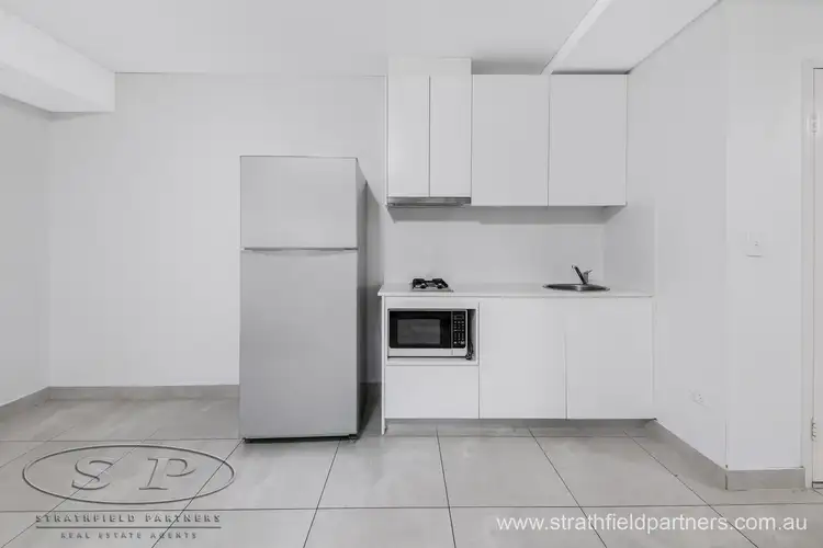 Granny Fla/36a Watkin Tench Parade