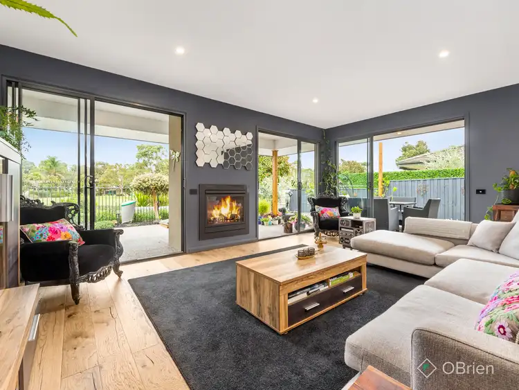 27 Barton Drive, Sandhurst VIC 3977