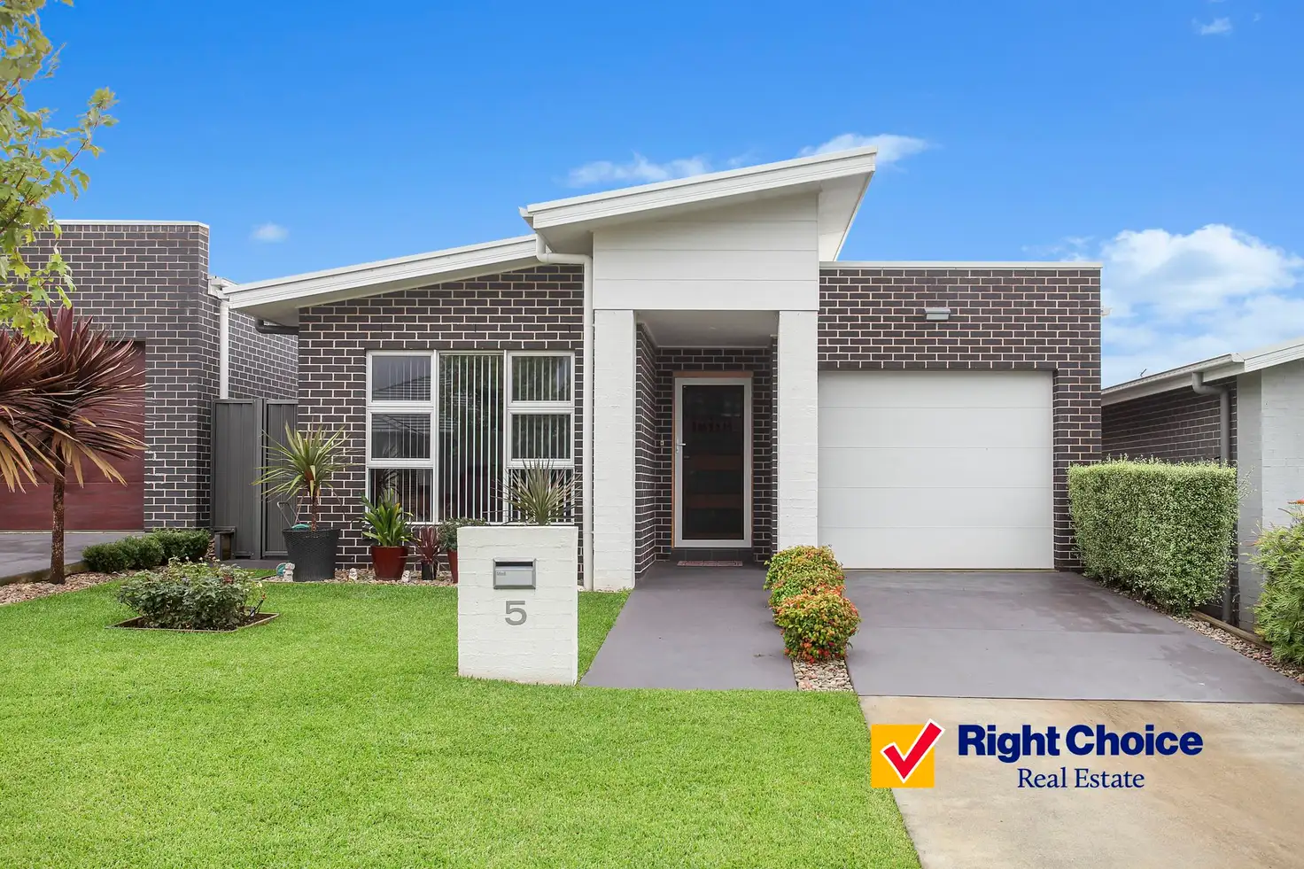 Main view of Homely house listing, 5 Bartlett Crescent, Calderwood NSW 2527