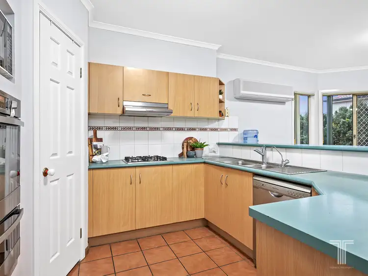 Fifth view of Homely house listing, 6 Winchcombe Court, Carindale QLD 4152