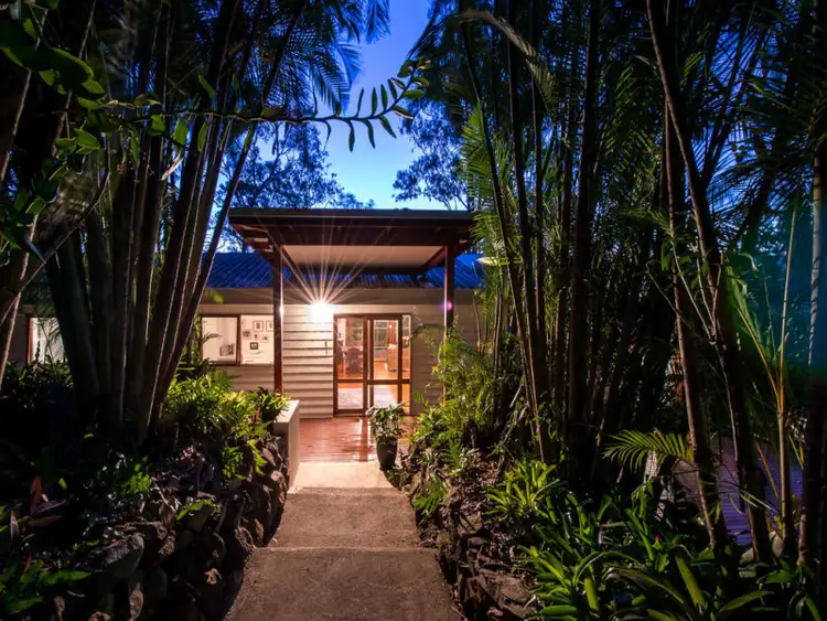 6 Warruga Street, Cannonvale QLD 4802