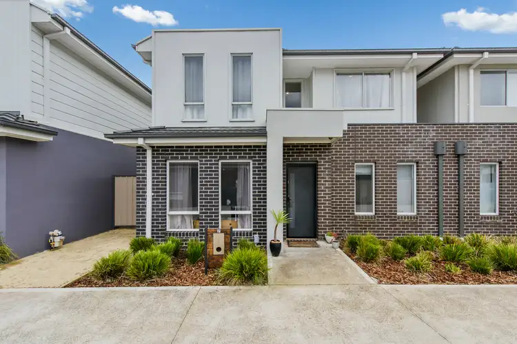 7 Kangaroo Paw Court, Taylors Lakes VIC 3038