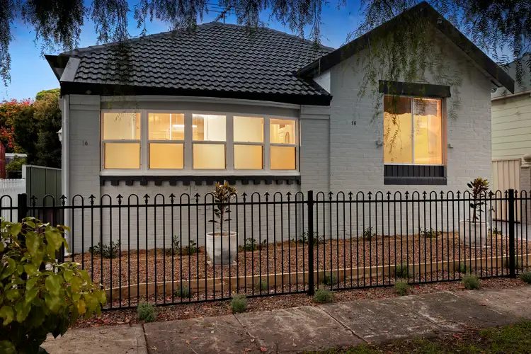16 Smith Street, Mayfield East NSW 2304