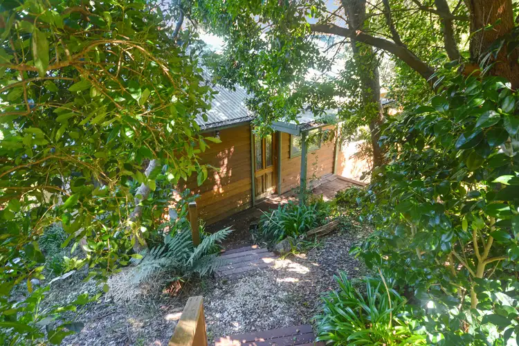 12 Miles Avenue, Katoomba NSW 2780