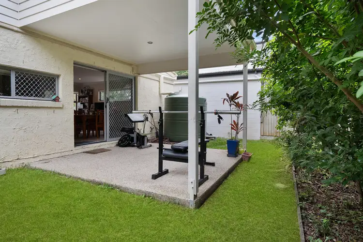 2/17 Hilltop Court, Carina QLD 4152