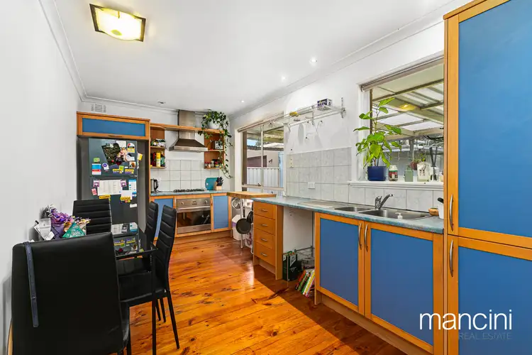 16 Deavey Court, Altona VIC 3018