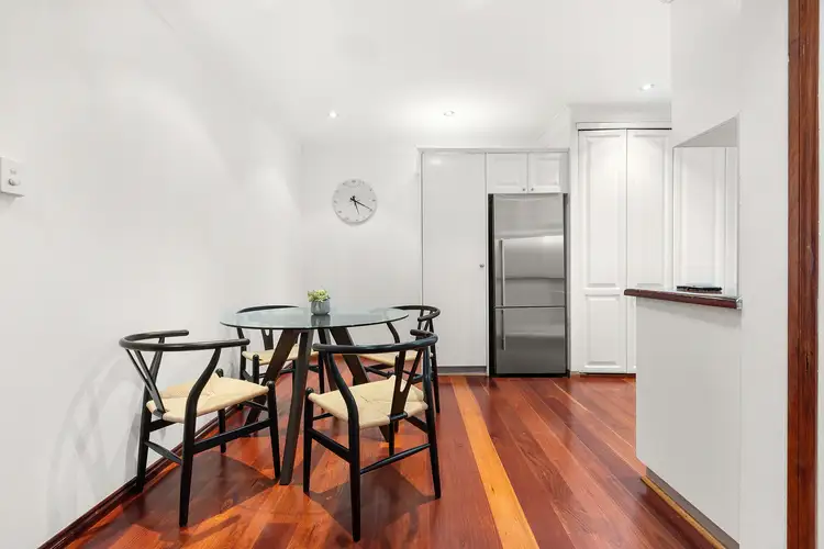 8/15 Burton Street