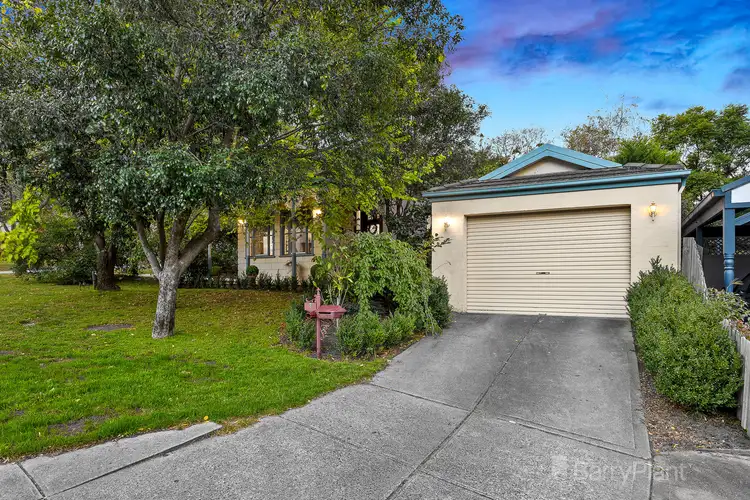 1 Adelaide Close, Berwick VIC 3806