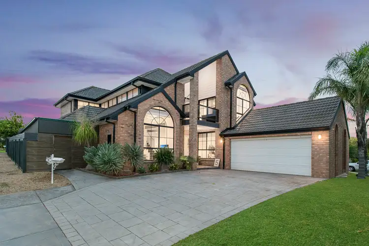 5 Tormorvey Avenue, Hillside VIC 3037