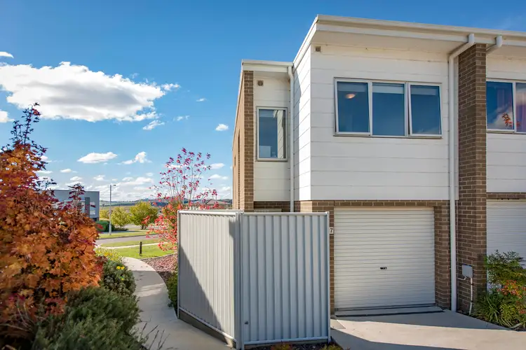 27/1 Arthur Blakeley Way, Coombs ACT 2611