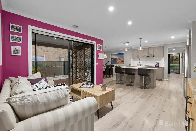 Fifth view of Homely house listing, 7 Lucerne Circuit, Pakenham VIC 3810