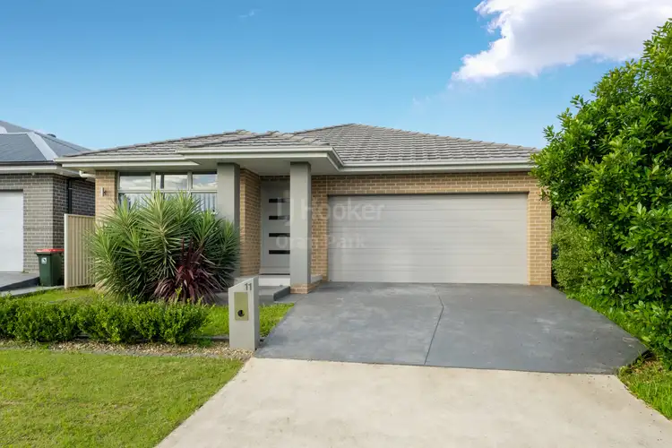 11 Kelly Street, Oran Park NSW 2570