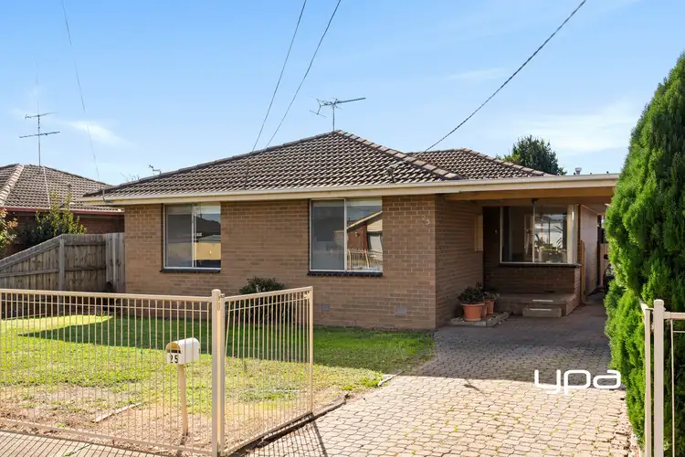 25 Kamil Street, Melton South VIC 3338