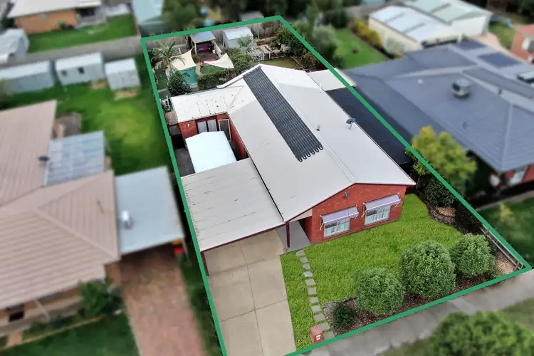 92 Charter Road West, Sunbury VIC 3429