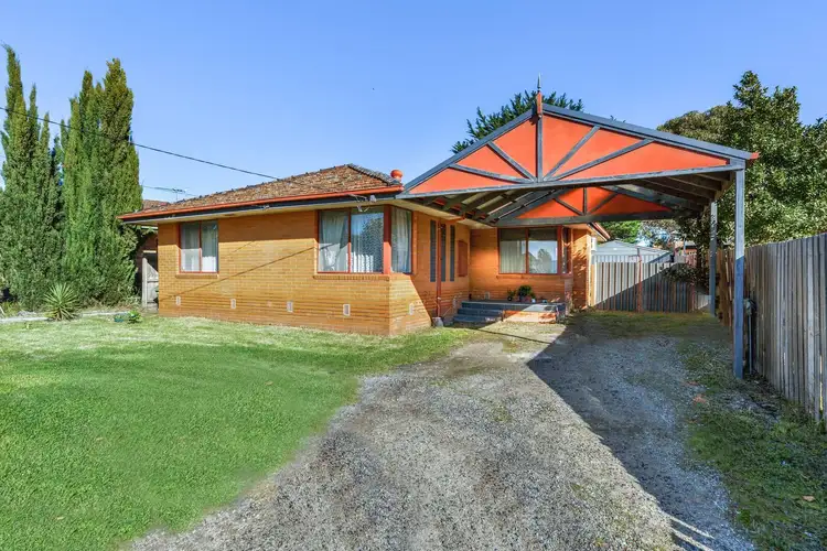 3 Dundas Avenue