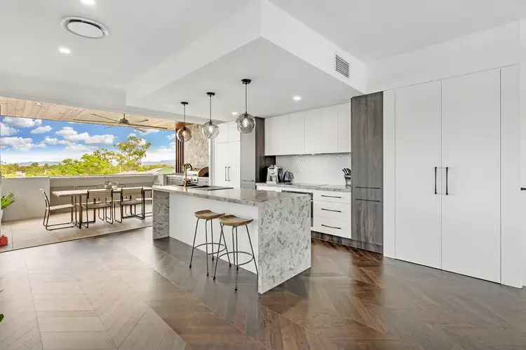 2/15 Deauville Drive