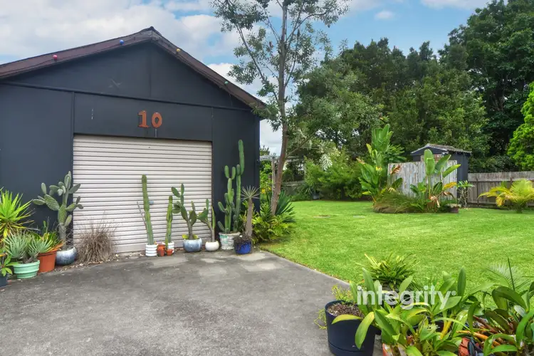 10 Lynburn Avenue, Bomaderry NSW 2541