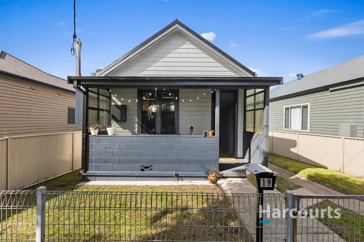 19 Carrington Street, Mayfield NSW 2304