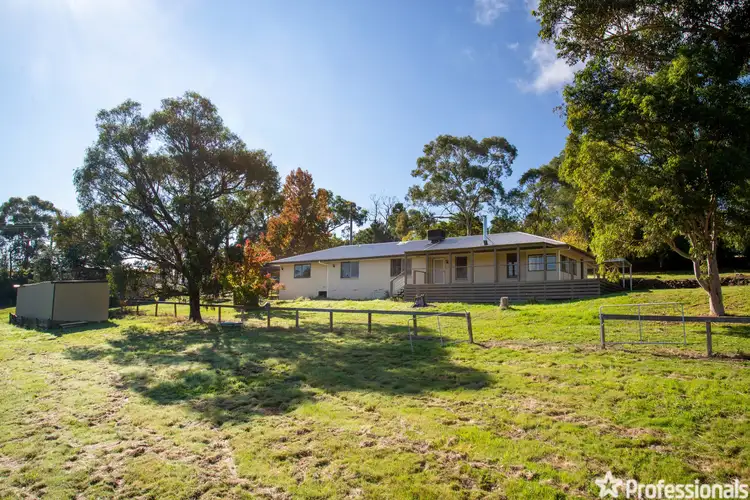 2 Williams Crescent, Woori Yallock VIC 3139