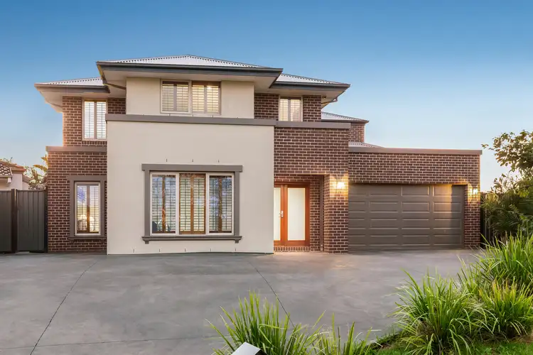 18 Castlewellan Boulevard, Hillside VIC 3037