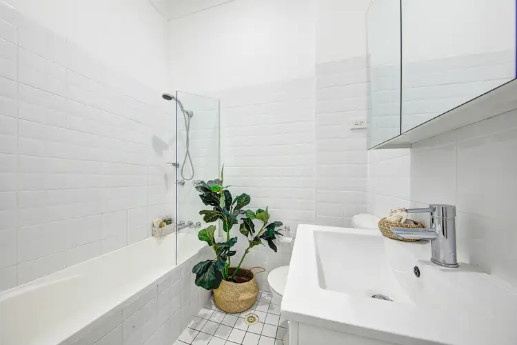 Sixth view of Homely apartment listing, 3/2 Wallaringa Avenue, Neutral Bay NSW 2089