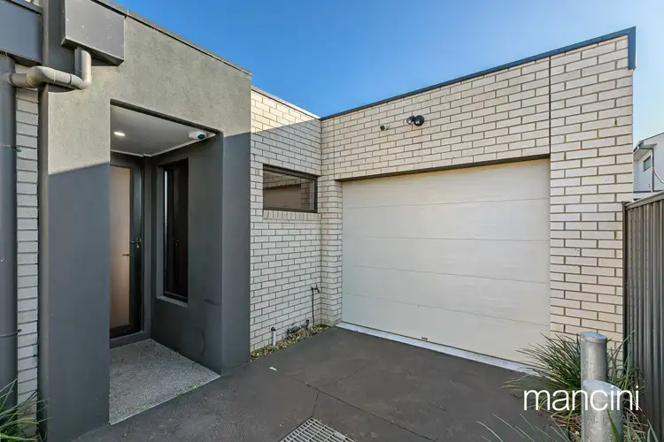 3/32 Cyclamen Avenue, Altona North VIC 3025