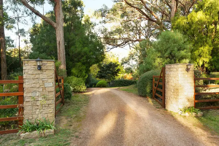 29 Hoburd Drive, Woodend VIC 3442