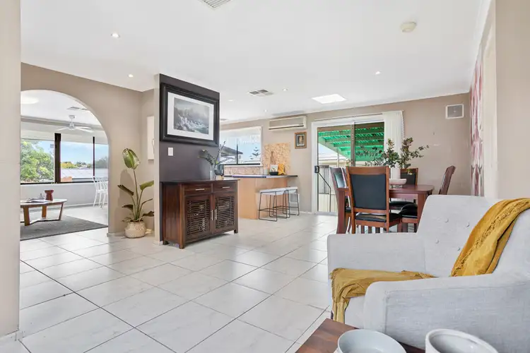 16 Mercedes Avenue, Hallett Cove SA 5158