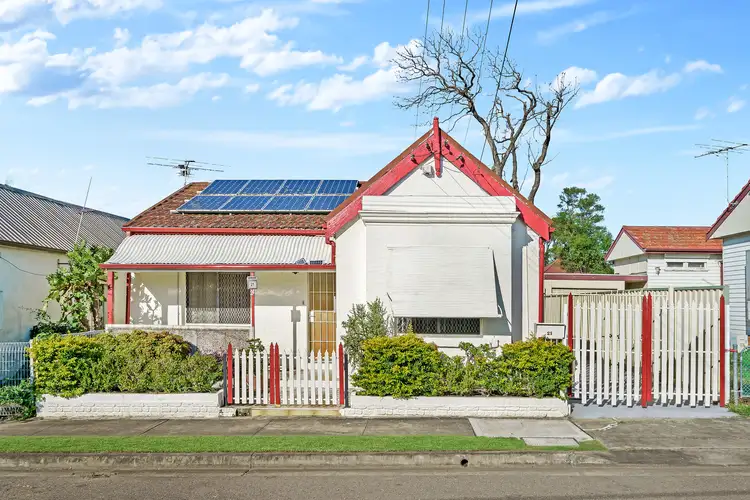 21 Waratah Street