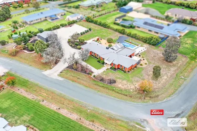 8 Ikona Drive