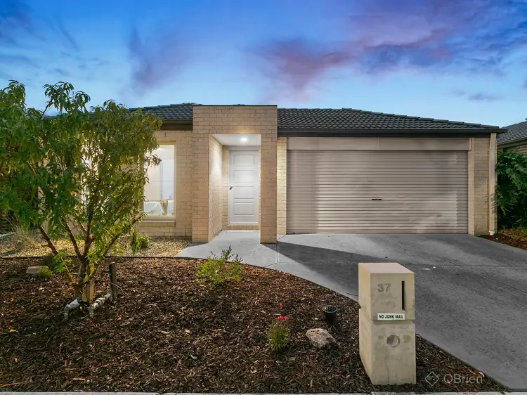 37 Mickleham Drive, Cranbourne North VIC 3977