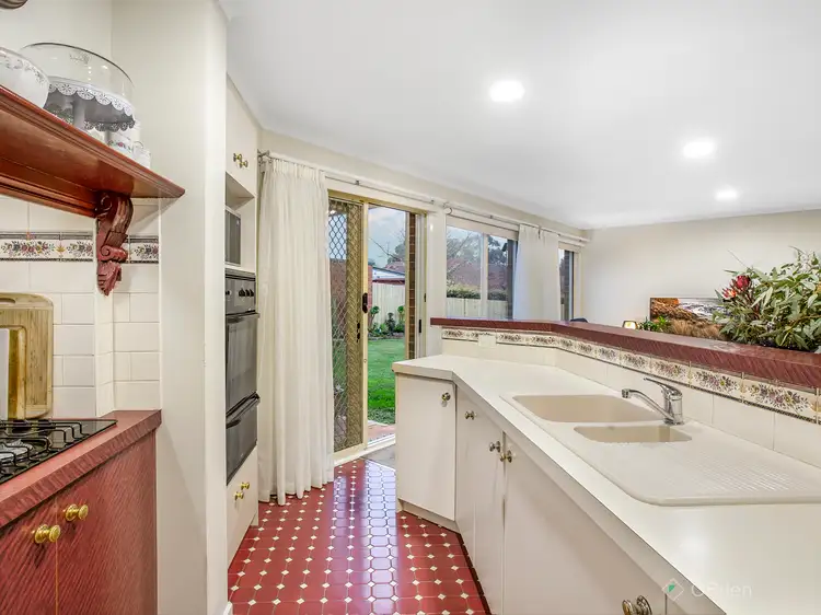 Sixth view of Homely house listing, 2 Leonard Avenue, Berwick VIC 3806