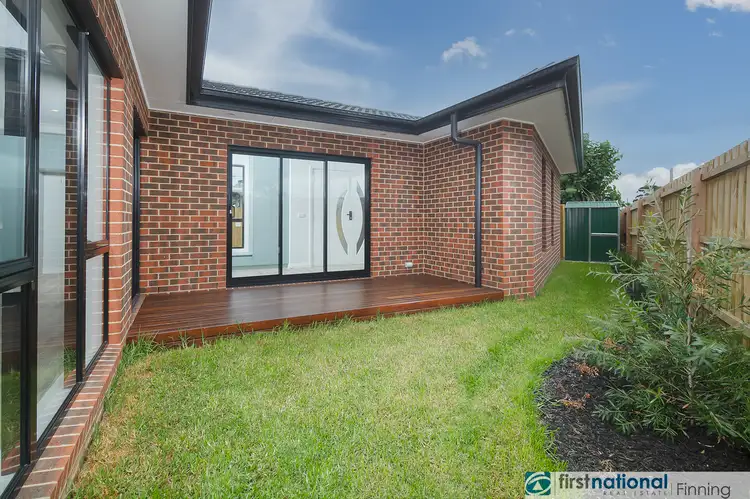 2/24 Damian Court, Cranbourne VIC 3977