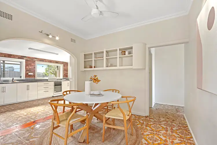 Fifth view of Homely house listing, 262 Northcliffe Drive, Lake Heights NSW 2502