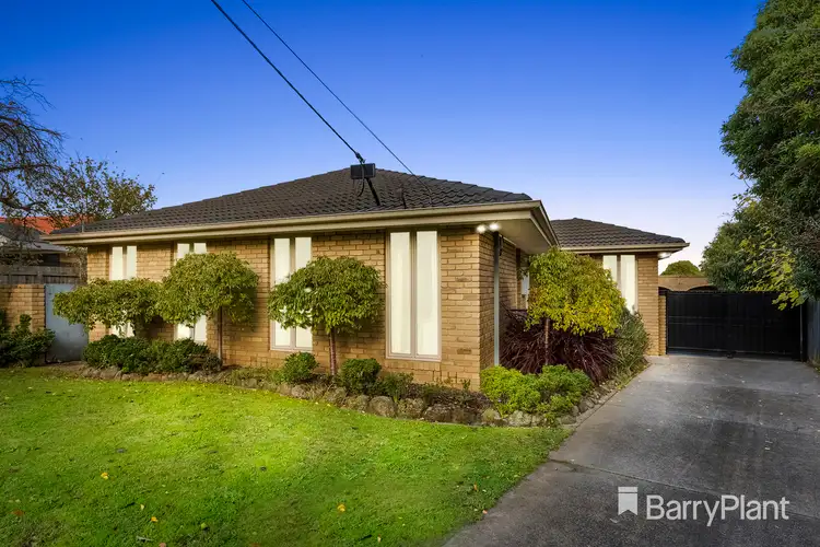 17 Holly Green Drive, Wheelers Hill VIC 3150