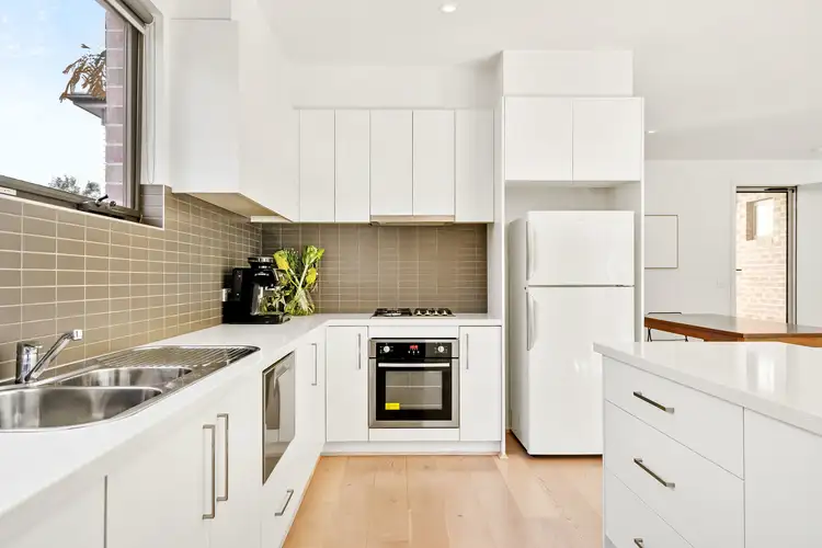 Sixth view of Homely townhouse listing, 6/5 Curzon Street, Ivanhoe VIC 3079