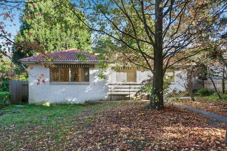 21 Falls Road, Wentworth Falls NSW 2782